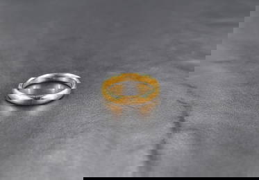 A 22ct gold wedding band of plain form, size O/P & approx 4.2g