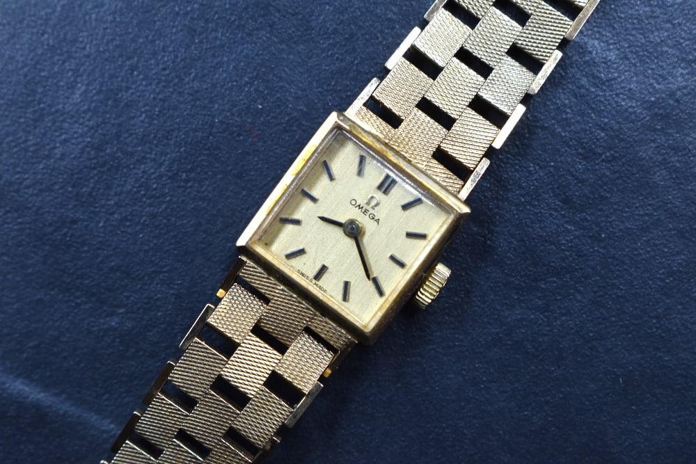 A lady's 1980's 9ct gold wrist watch by Omega movement no; 30515144 having a baton numeral dial to (1 of 6)