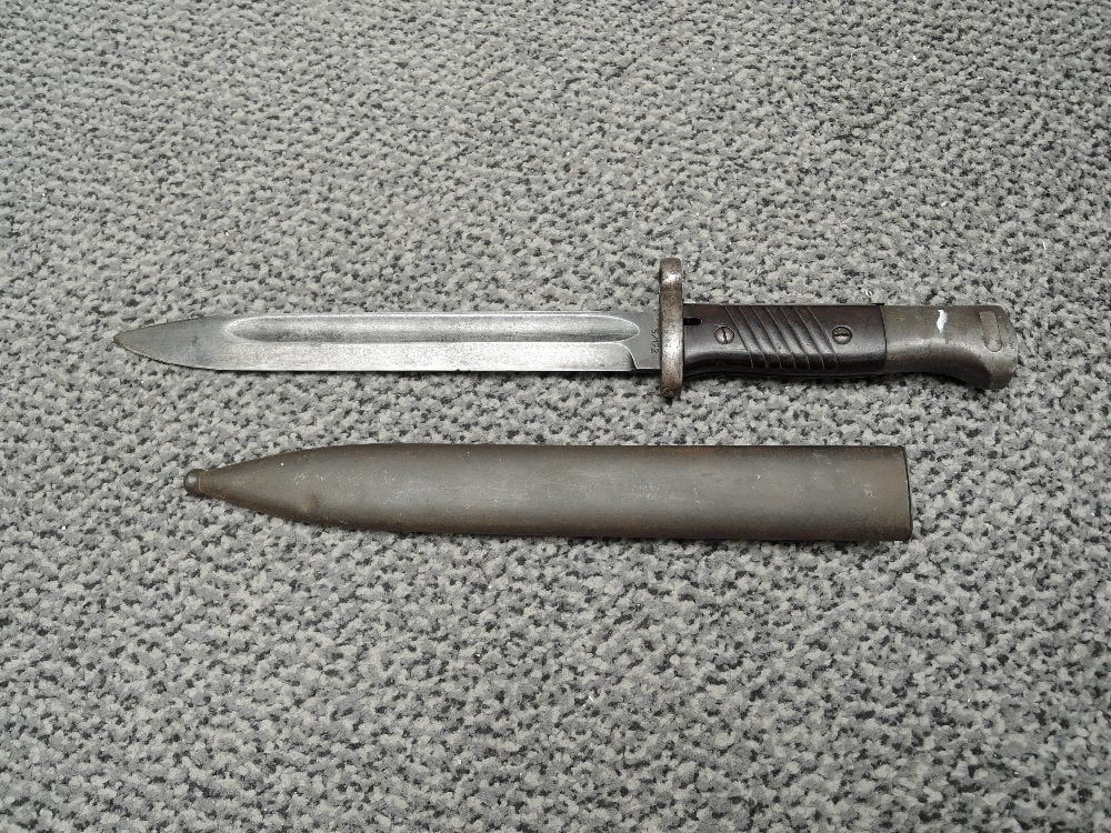 A possible Israeli K98 Mauser bayonet, blade numbered 6958 S/172, blade length 24cm, overall (1 of 7)