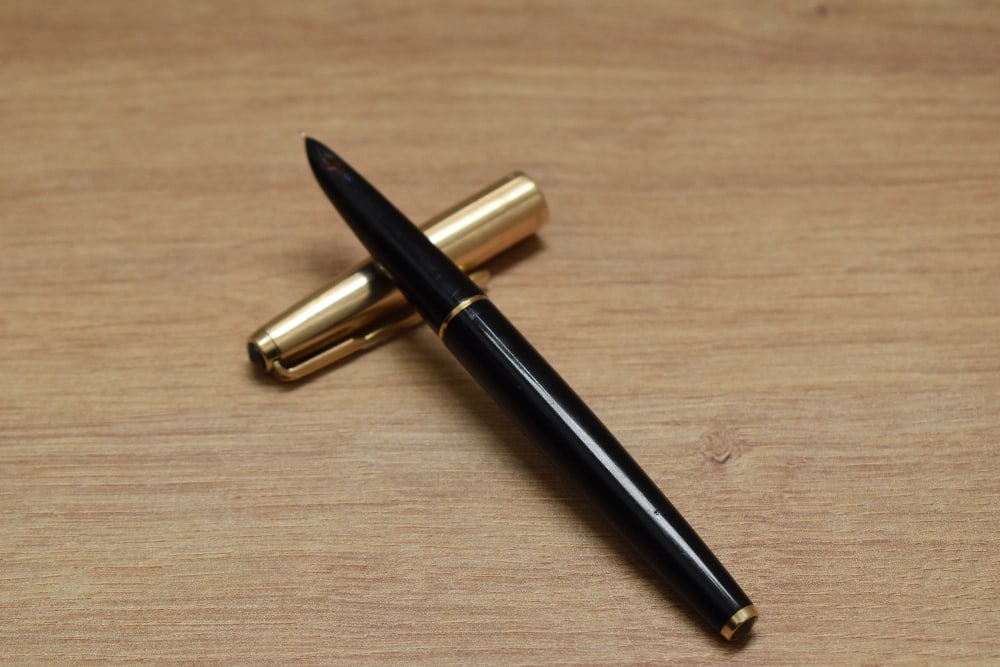 A Parker 61 Cartridge/converter fill fountain pen in black, with 12ct rolled gold cap: A Parker 61 Cartridge/converter fill fountain pen in black, with 12ct rolled gold cap