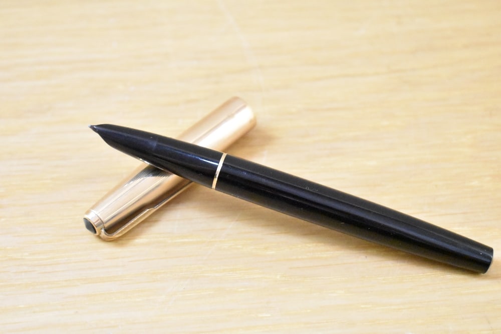 A Parker 51 aerometric fill fountain pen in black with a rolled gold cap: A Parker 51 aerometric fill fountain pen in black with a rolled gold cap