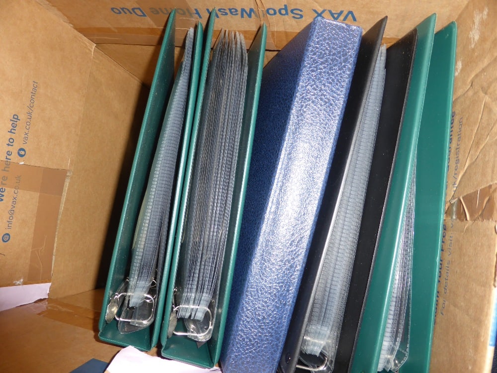 BOX WITH 5 STAMP COVER ALBUMS, VARIOUS COUNTRIES, INCLUDING SWISS, UN Box with 5 cover collections (1 of 5)