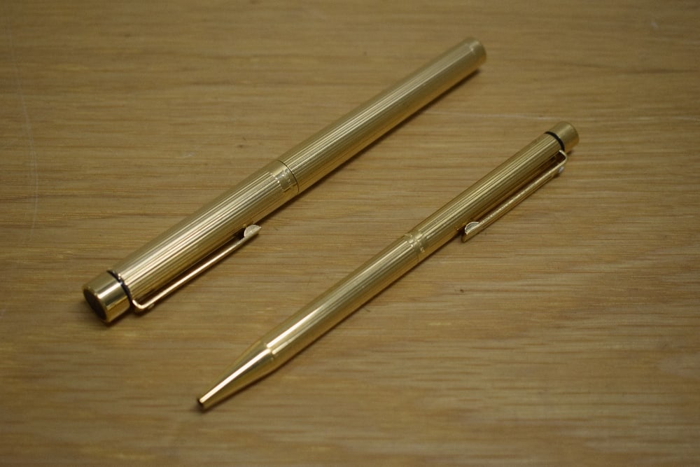 A Sheaffer Targa 1004 Classic cartridge converter fill fountain pen and ballpoint pen in gold plated (1 of 3)