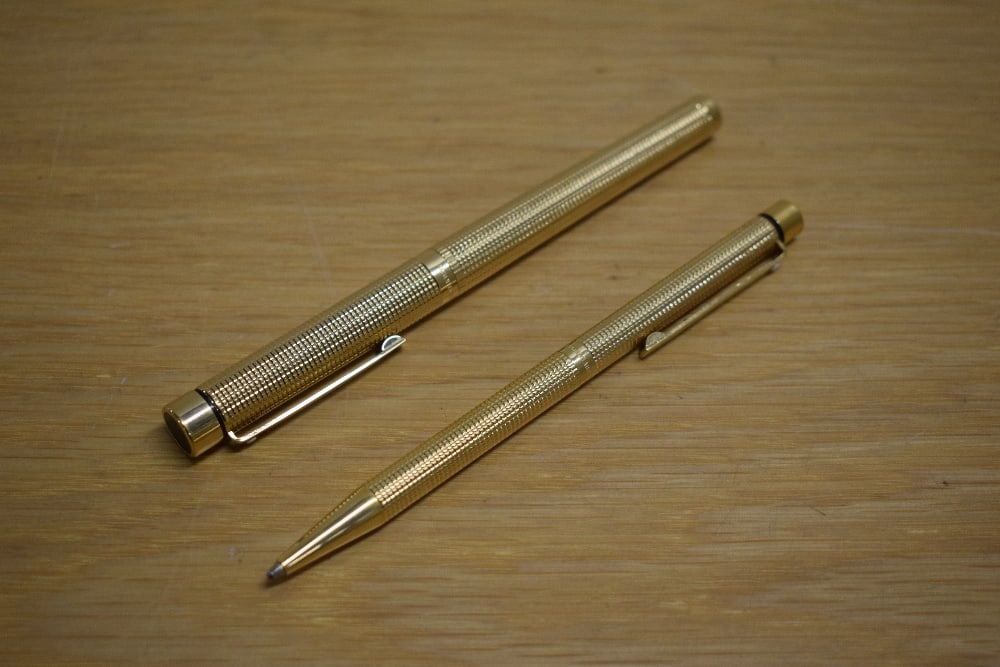 A Sheaffer Targa 1011 Classic converter cartridge fill fountain pen and ballpoint pen in gold plated (1 of 3)