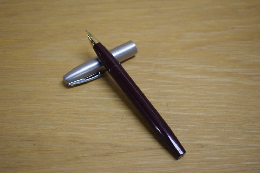 A Sheaffer Imperial Deluxe II touchdown fill fountain pen in burgundy with brushed steel cap (1 of 3)