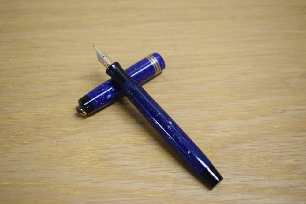 A Parker Duofold Lady button fill fountain pen in lapis lazulii with three gold bands to the ring (1 of 3)