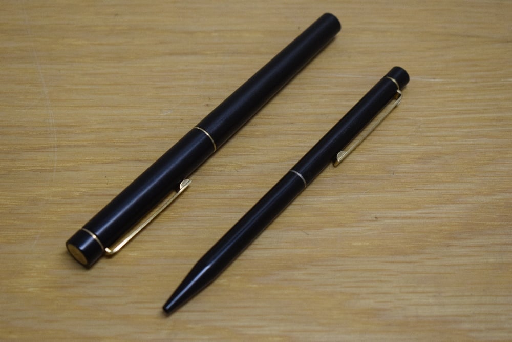 A Sheaffer Targa 1003 GT 1st edition Classic converter cartridge fill fountain pen and ballpoint pen: A Sheaffer Targa 1003 GT 1st edition Classic converter cartridge fill fountain pen and ballpoint pen in matte black having Sheaffer 585 14ct nib