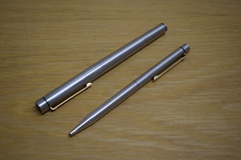 A Sheaffer Targa 1001 GT Classic cartridge converter fill fountain pen and ballpoint pen in: A Sheaffer Targa 1001 GT Classic cartridge converter fill fountain pen and ballpoint pen in stainless steel having Sheaffer 14k 585 nib
