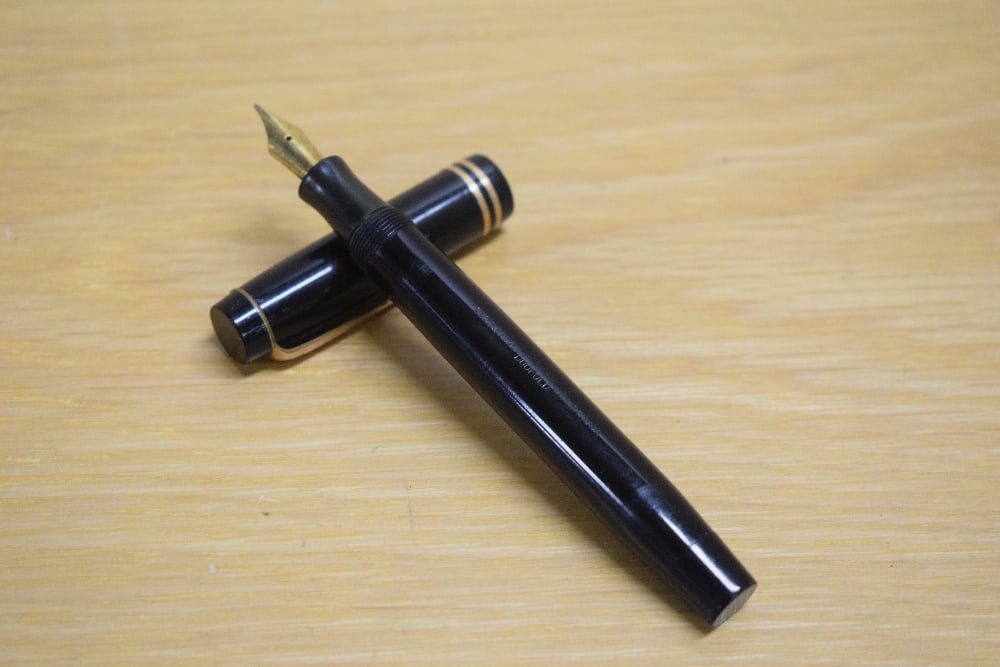 A Parker Duofold Special Streamlined button fill fountain pen in black with two bands to the cap (1 of 3)