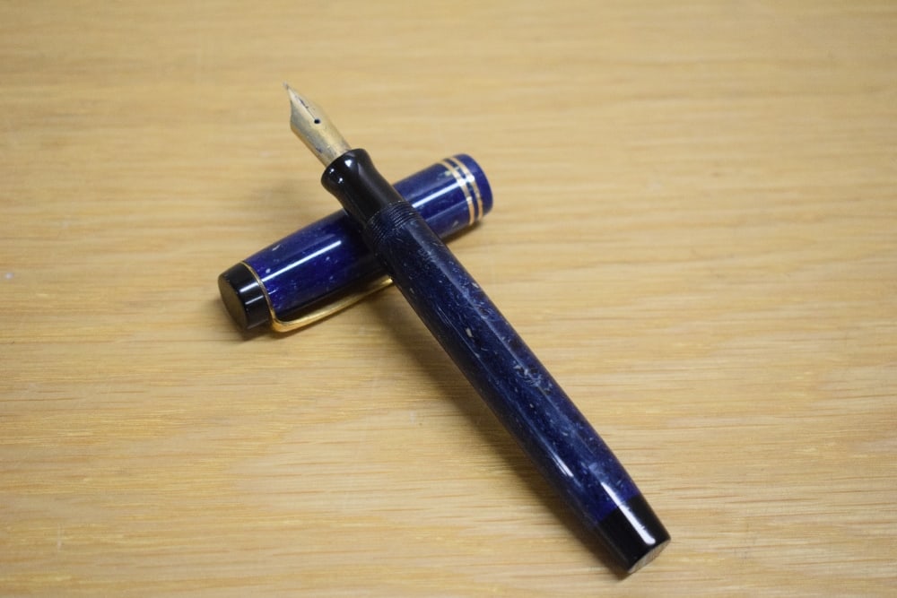 A Parker Duofold Senior button fill fountain pen in lapis lazulii with two gold bands to the cap (1 of 3)