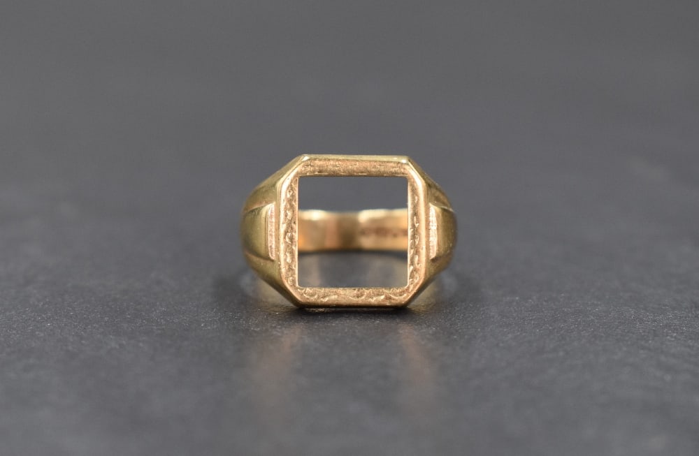 A 9ct gold signet ring, having a vacant square panel with a decorative engraved border, ring size (1 of 3)