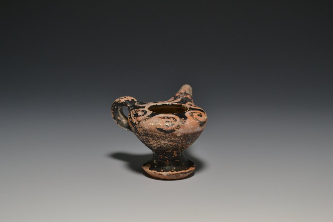 AN APULIAN MINIATURE GUTTUS (1 of 4)