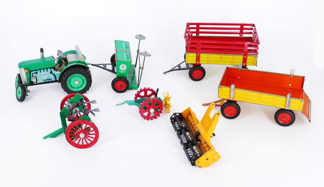 Zetor / Pavok Nachod Wind-Up Tin Litho Tractor and Attachments (1 of 5)