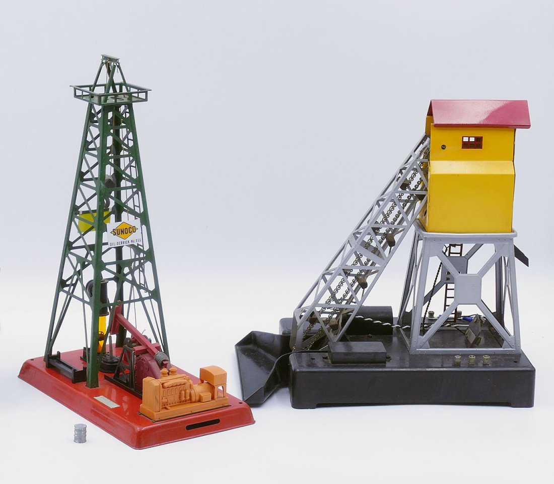 Lionel 455 Operating Oil Derrick and Pumper And 97 Electric Coal Elevator (1 of 4)