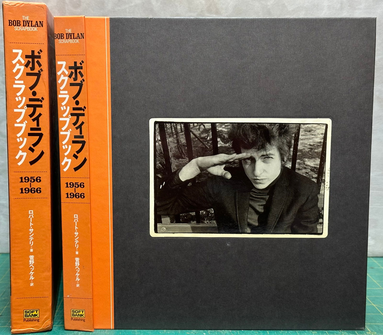 Music BOB DYLAN SCRAPBOOK in Japanese 2005: Santelli, Robert (text); The Bob Dylan Scrapbook 1956-1966; No place stated: Soft Bank Publishing 2005. 64 pages. Hardcover Singers -- United States - Biography. Dylan, Bob - 1941- Near Fine/Very Go