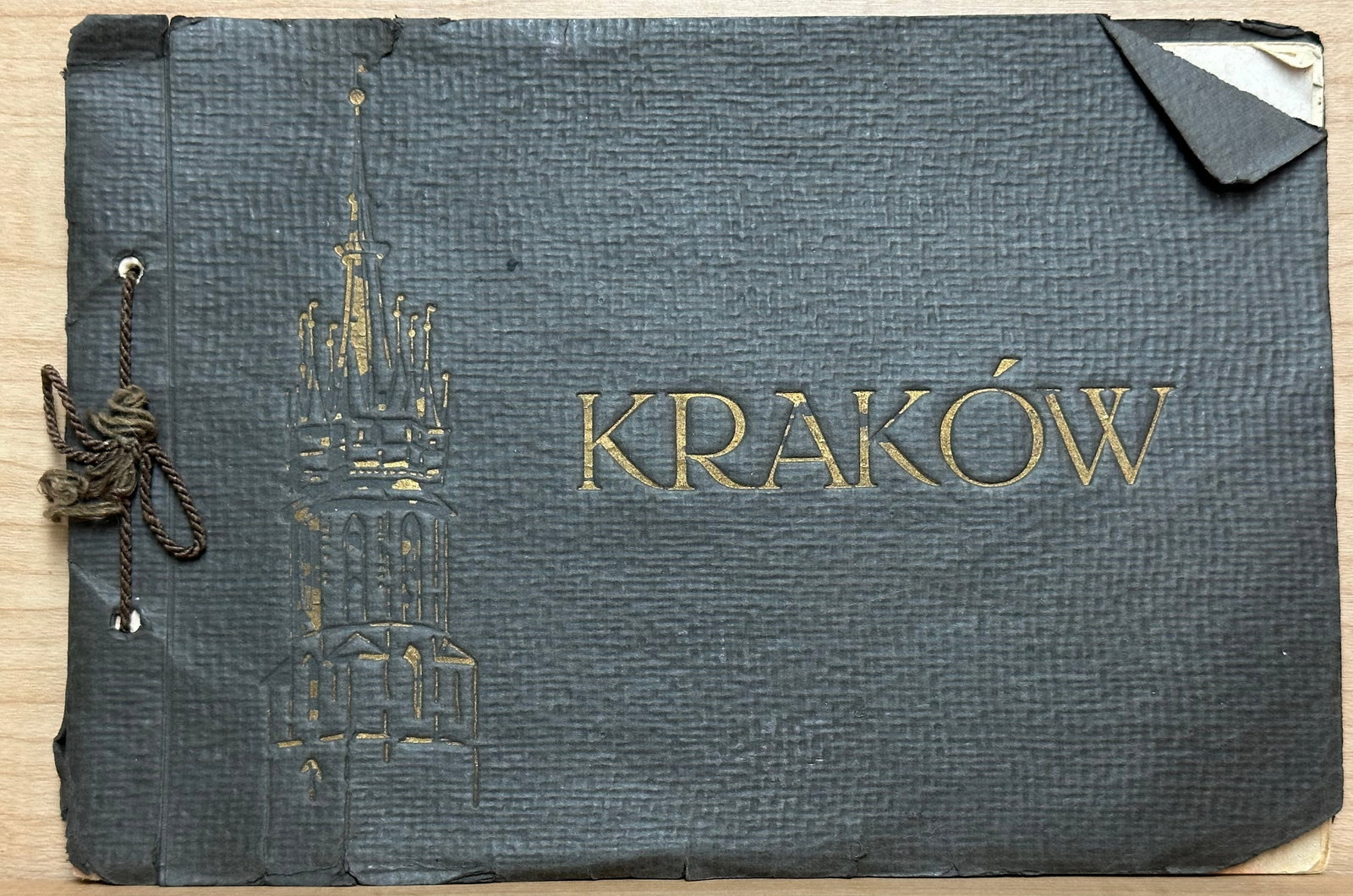 Travel Souvenir ALBUM KRAKOWA 1920s Krakow Crakow Poland: Wydawnictwo Salonu Malarzy Polskich w Krakowie; Album Krakowa : [Krakow] Heljotypje artystyczne; Krakow : Wydawnictwo Salonu Malarzy Polskich / Zaklady Reprodukcyjne Akropol 1923. 17 leaves. Booklet S