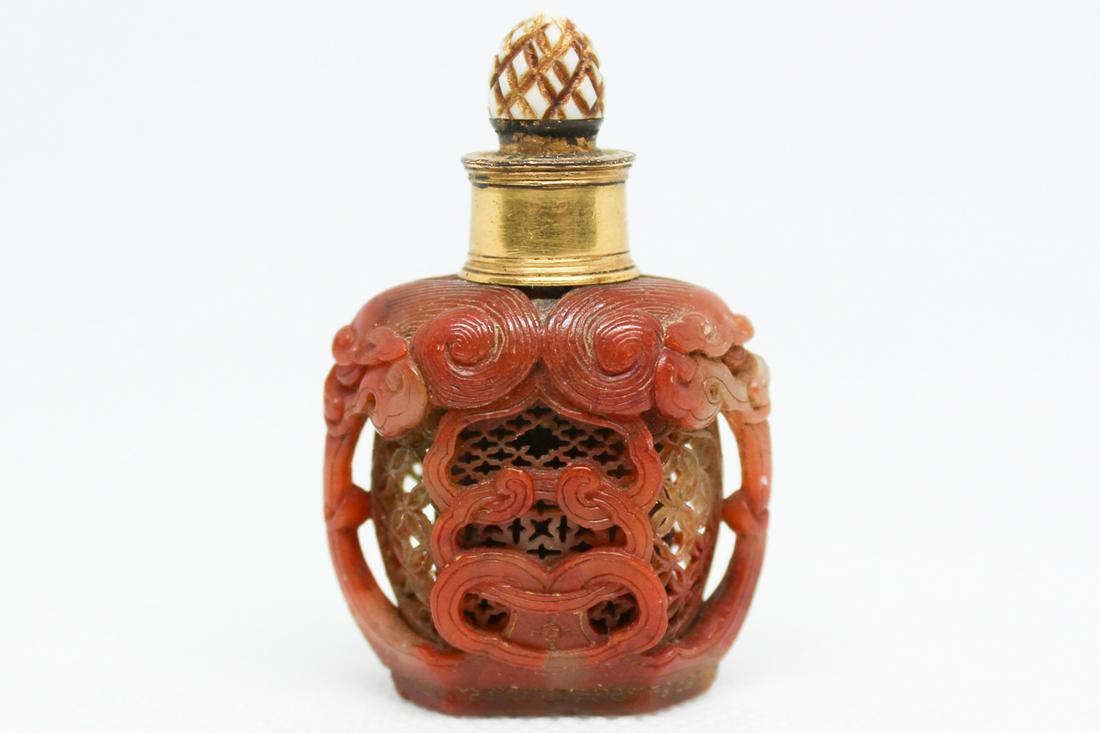 A Rare Qing Chinese Stone Snuff Bottle with a Box (1 of 11)
