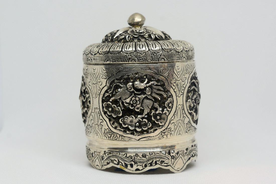 A 19th Century Chinese Export Silver Tea Caddy (1 of 7)