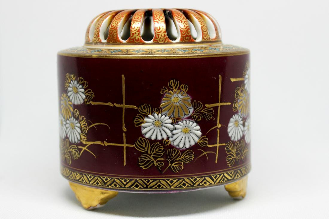 A Japanese Porcelain Incense likely Mingzhi Period: Japanese Porcelain Incense likely Mingzhi Period with flowers along the outside of the porcelain and japanese characters on the bottom of the peice.