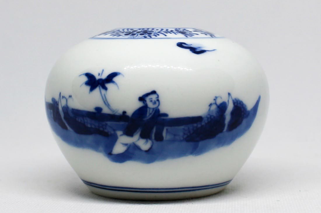 A Qing Dynasty Blue and White Porcelain Waterdrop (1 of 6)
