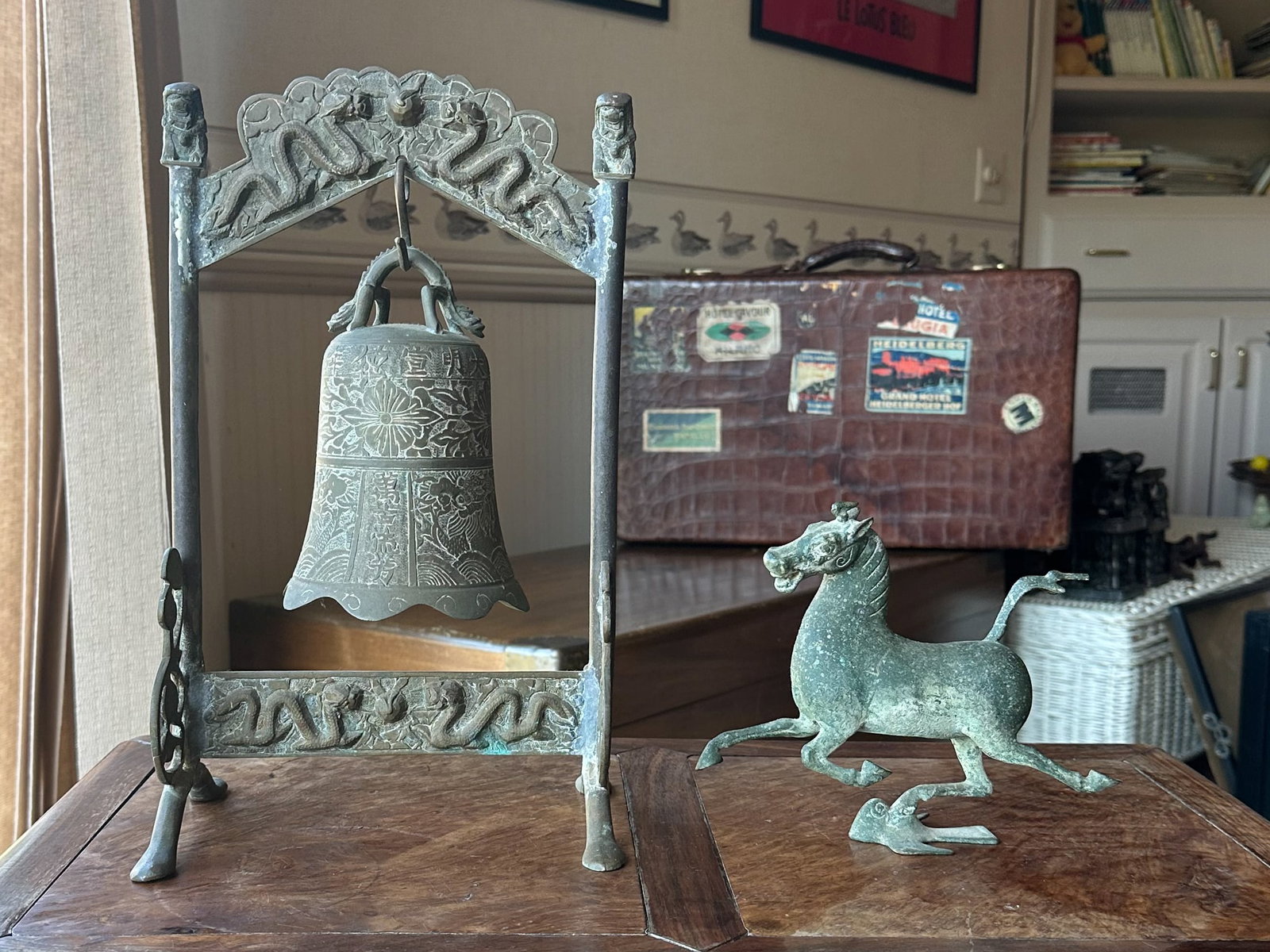 A lot of Assorted Bronze Chinese Items (1 of 6)