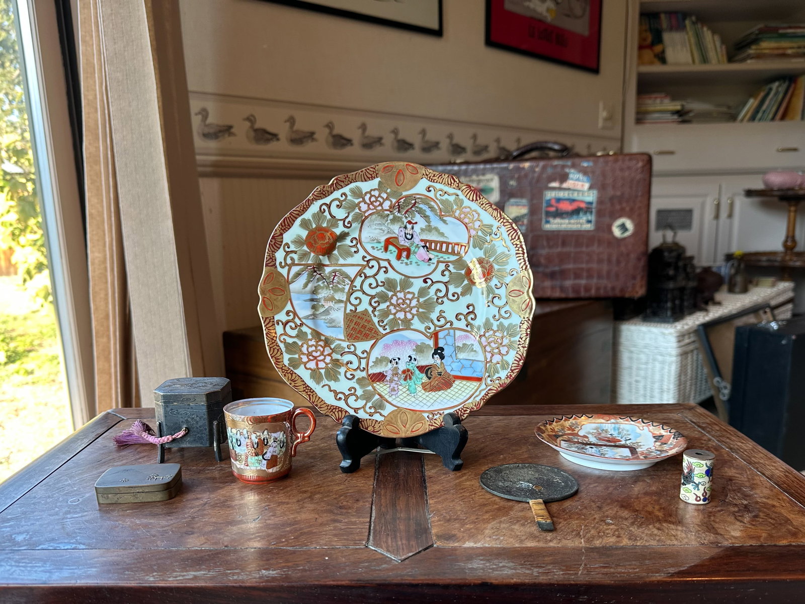 A Lot of Chinese Porcelains and Assorted Items (1 of 9)