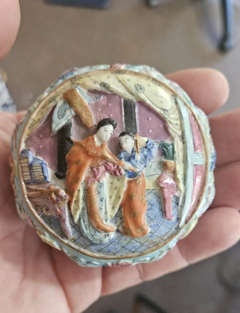 A Chinese Famile Rose Box With Qianlong Mark, 19th Century (1 of 7)