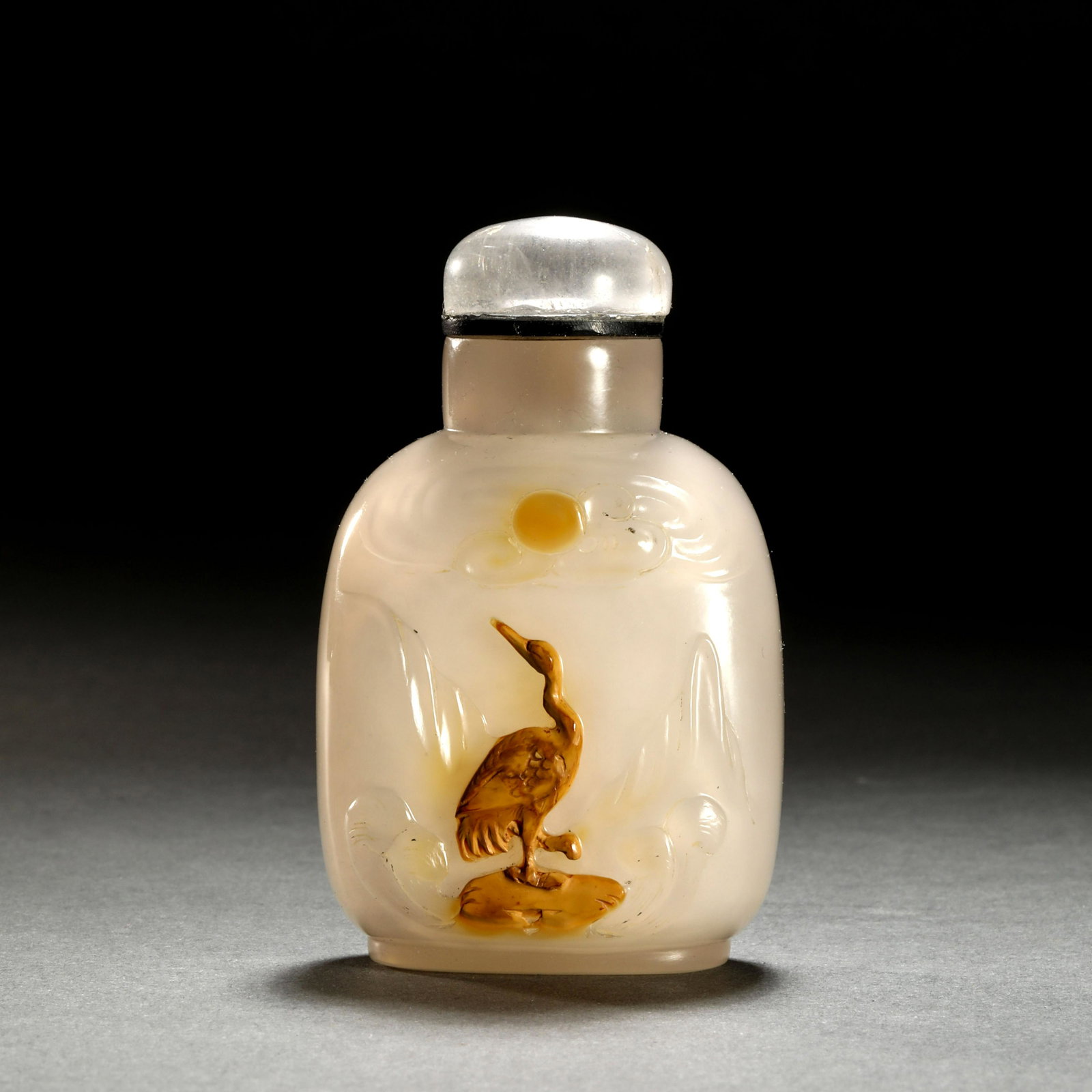 QING DYNASTY AGATE CRANE PATTERN SNUFF BOTTLE: QING DYNASTY AGATE CRANE PATTERN SNUFF BOTTLE ; H:8cm W:5cm Wt:86g