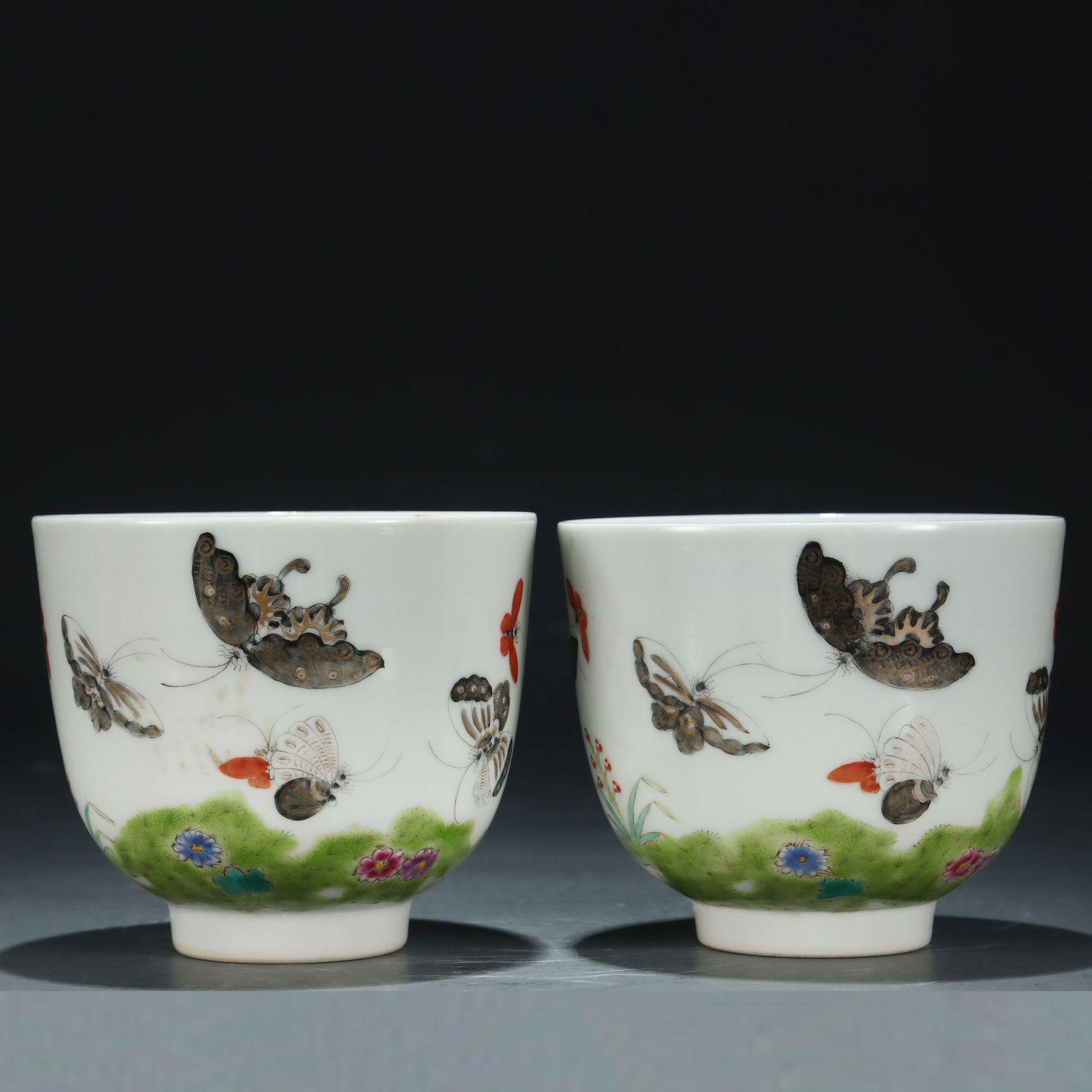 Qing Xianfeng pastel butterfly flower pattern pair cup: H.7cm D.8.5cm