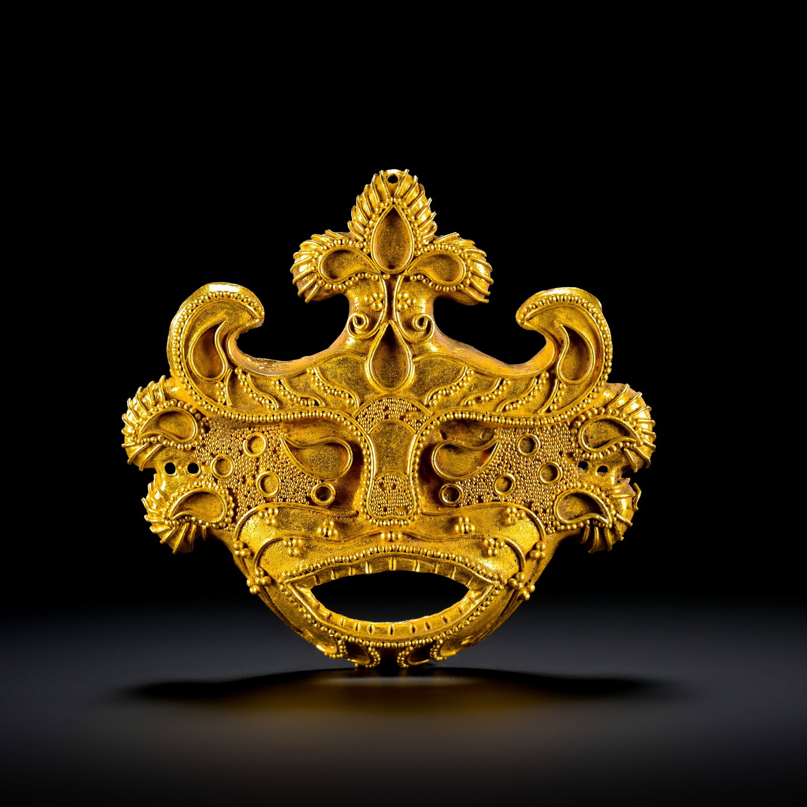 Pre-Ming Dynasty Gold Beast-Face Ornament: H. 4.5cm.W.5cm.weight.15grams