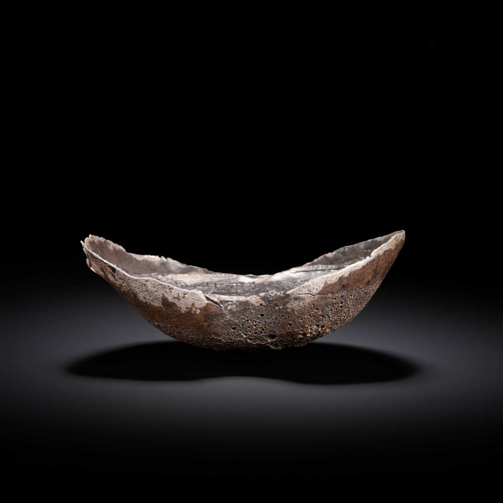 Ancient Chinese Silver Ingots: H. 5cm.W.17cm.weight.947grams