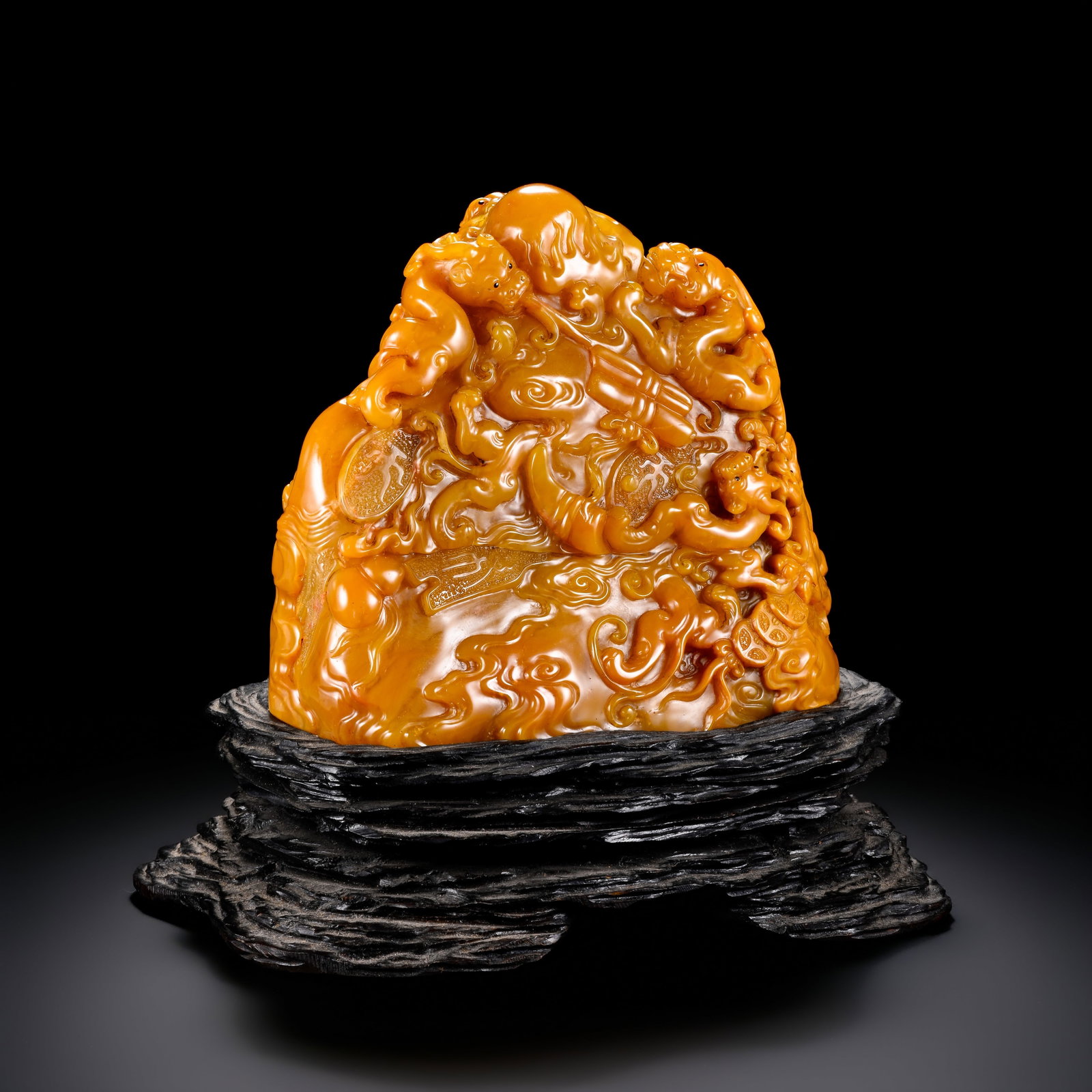 Qing Dynasty Shoushan Stone Dragons Offering Treasure Ornament: H. 10cm.W.13cm.weight.1521grams