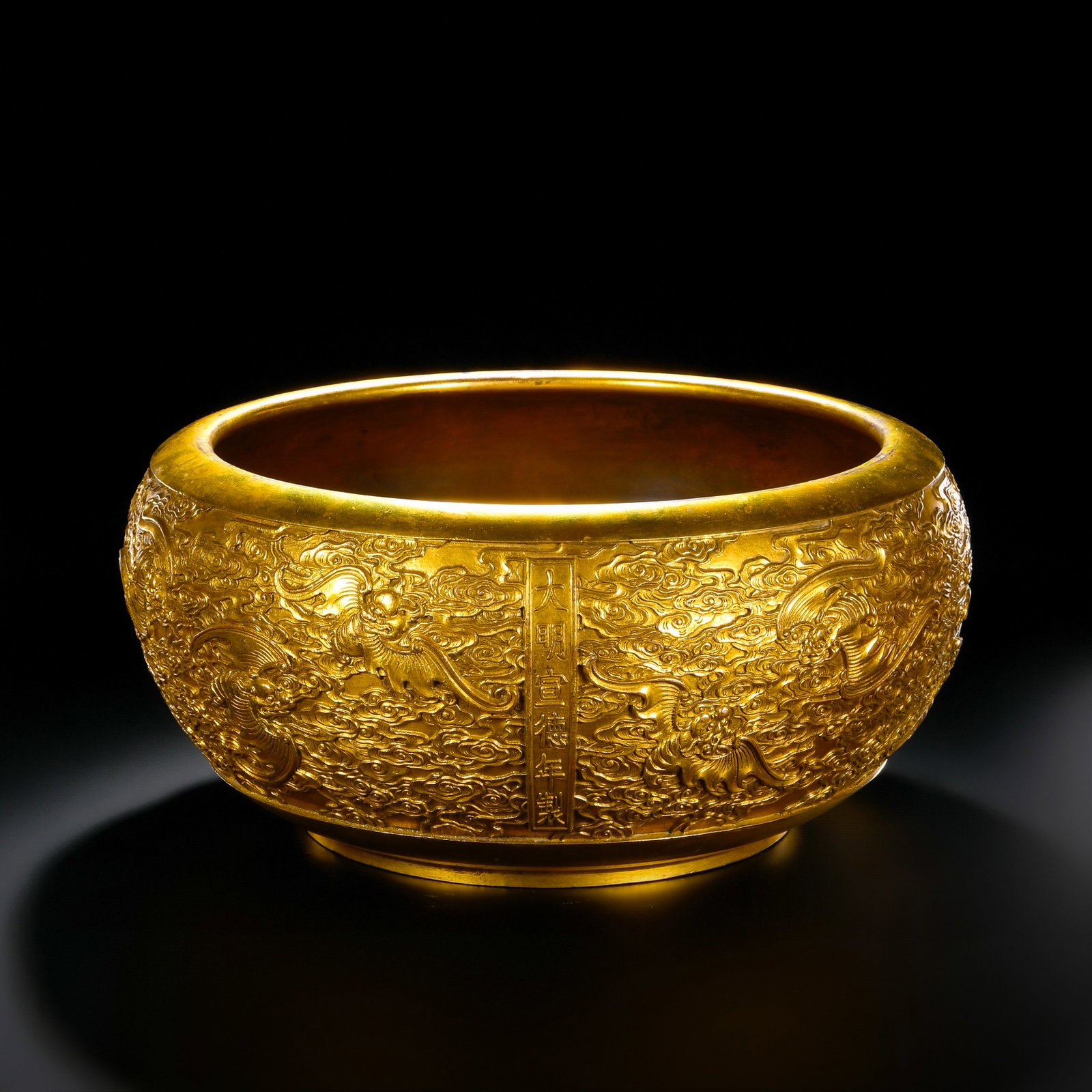 Ming Dynasty Gilt-Bronze Relief Cloud and Bat Pattern Bowl-Form Censer: H. 14.5cm.W.31cm.weight.9970grams