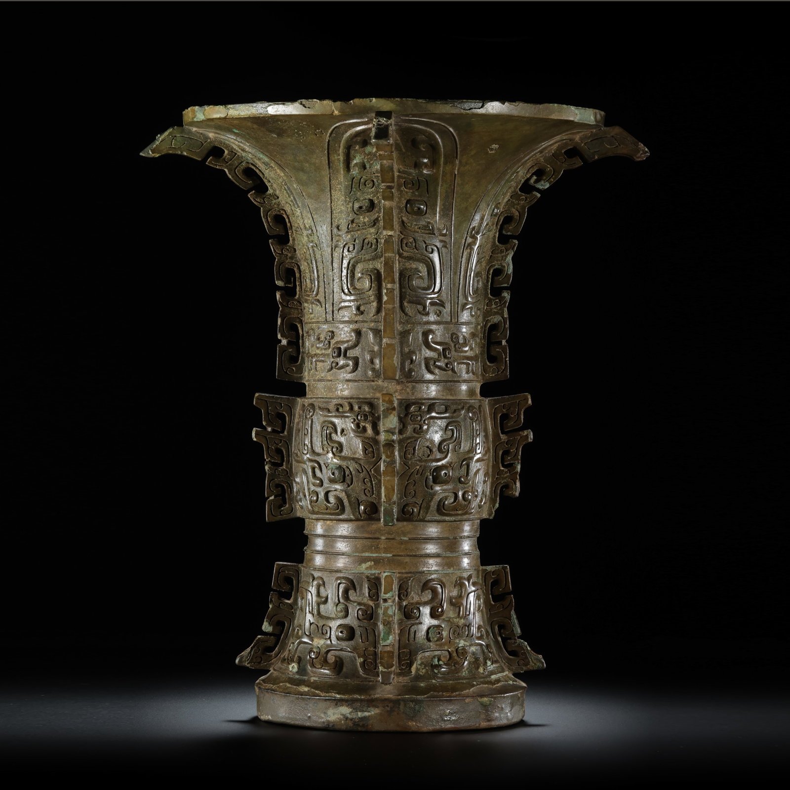 Pre-Ming Dynasty Bronze Flanged Beast-Face Pattern Zun Vessel: H. 31.5cm.W.27cm.weight. 3883grams