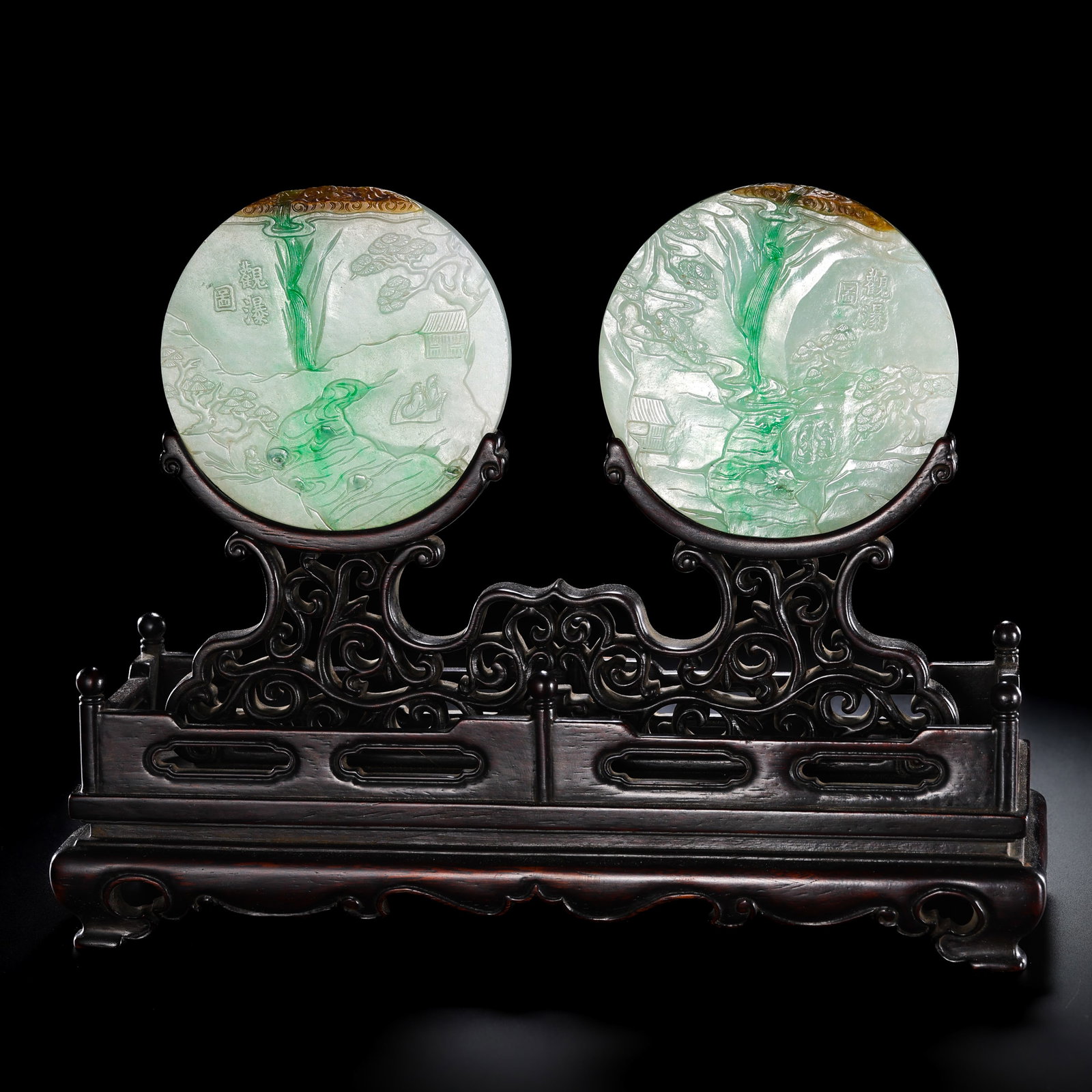 Qing Dynasty Jadeite Stand: H. 15.5cm.W.20cm.