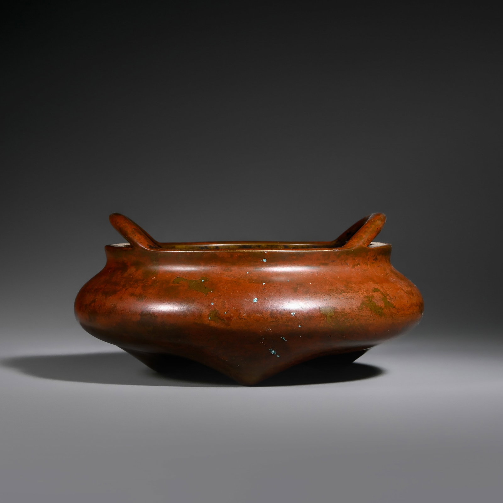 Qing Dynasty Three-Legged Bronze Incense Burner: H. 7.5cm.W.15cm.weight.1310grams