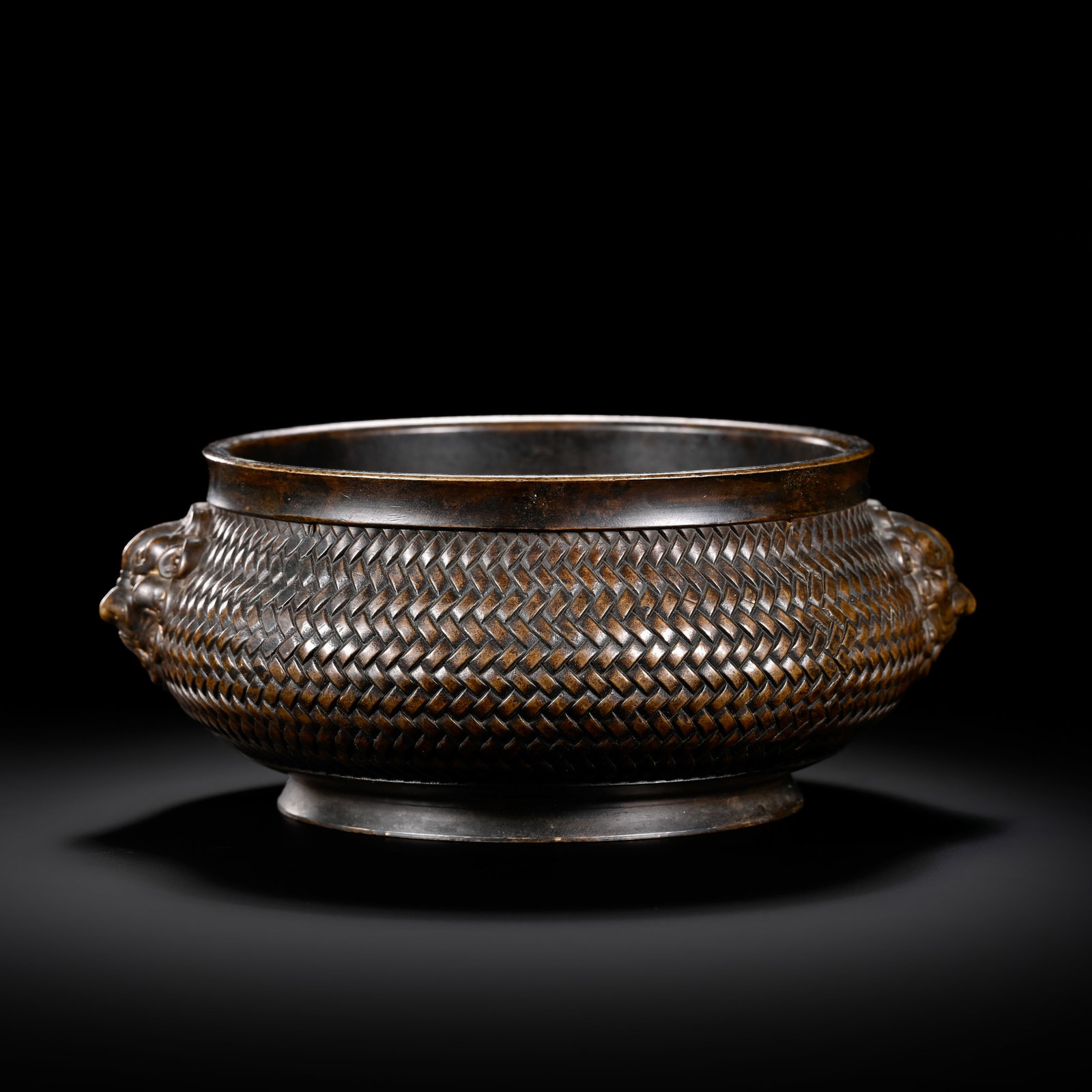 Qing Dynasty Double-Handled Bronze Censer: H. 6cm.W.15cm.weight.1156grams