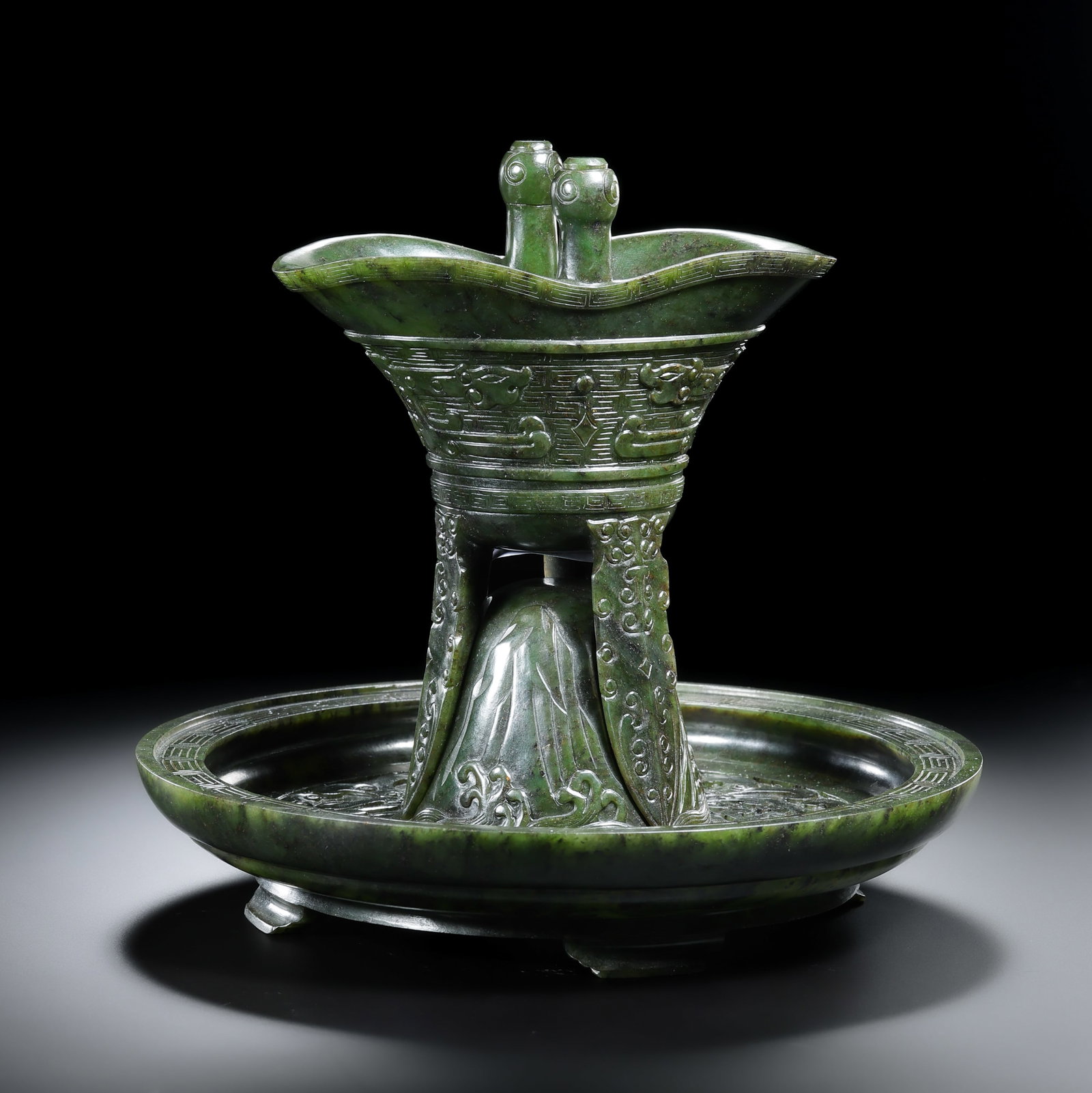 Qing Dynasty Spinach Green Jade Carved Archaic Jue Cup with Tray Ornament: H. 15cm.W.16.5cm.weight. 881grams