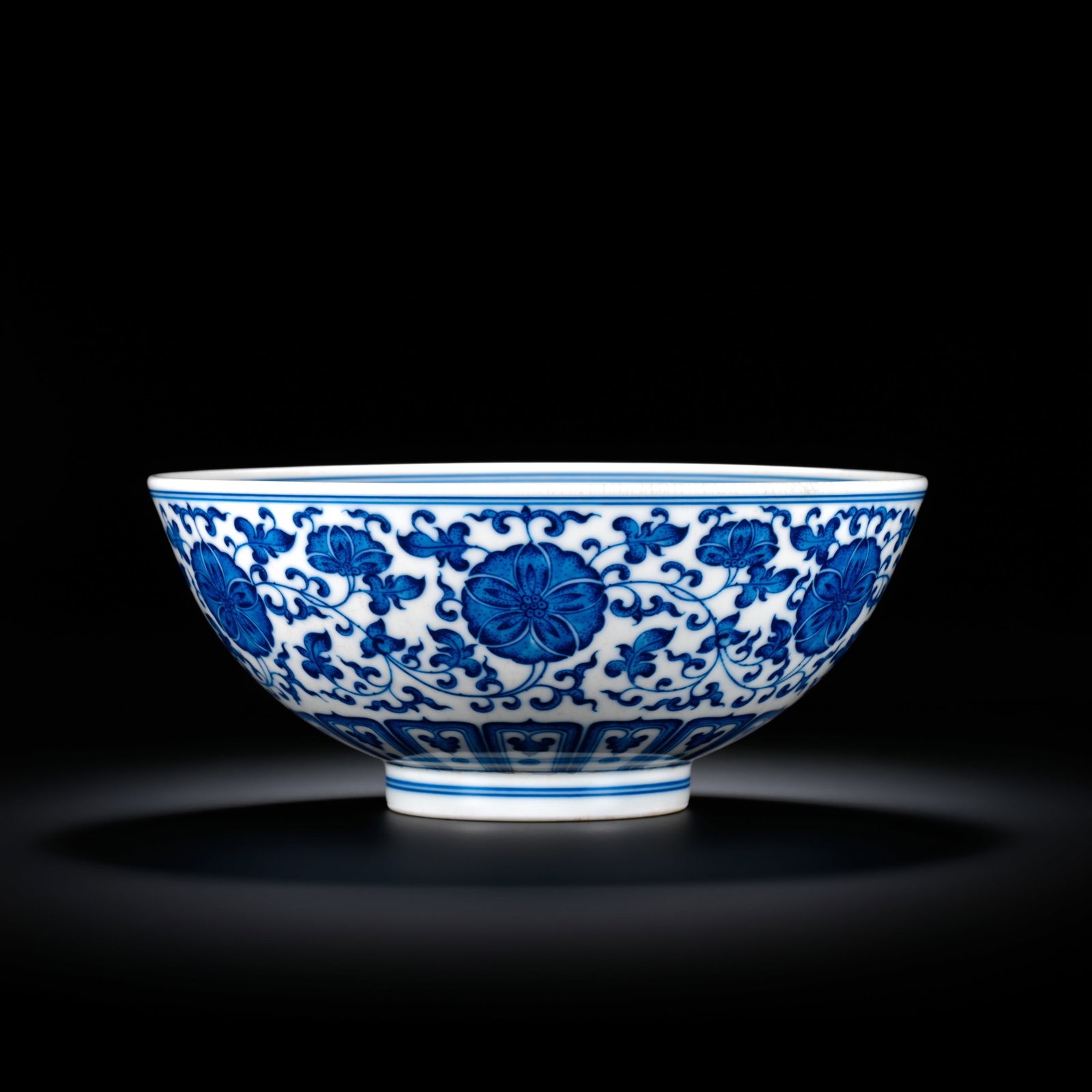 Qing Dynasty Underglaze Blue Interlocking Treasure Floral Large Bowl: H. 8cm.W.18.5cm.