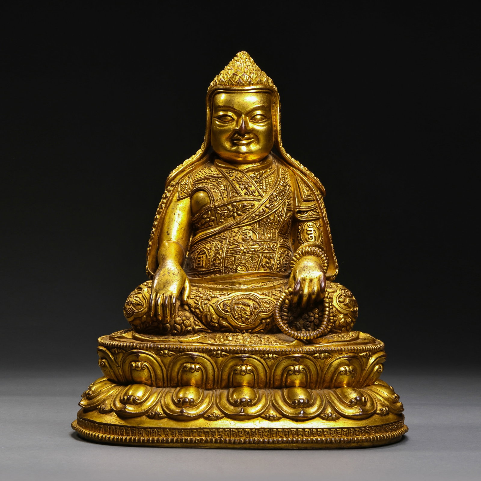 Qing Dynasty Gilt-Bronze Buddha Shakyamuni Statue: H. 23.5cm.W. 21cm.weight. 4075grams