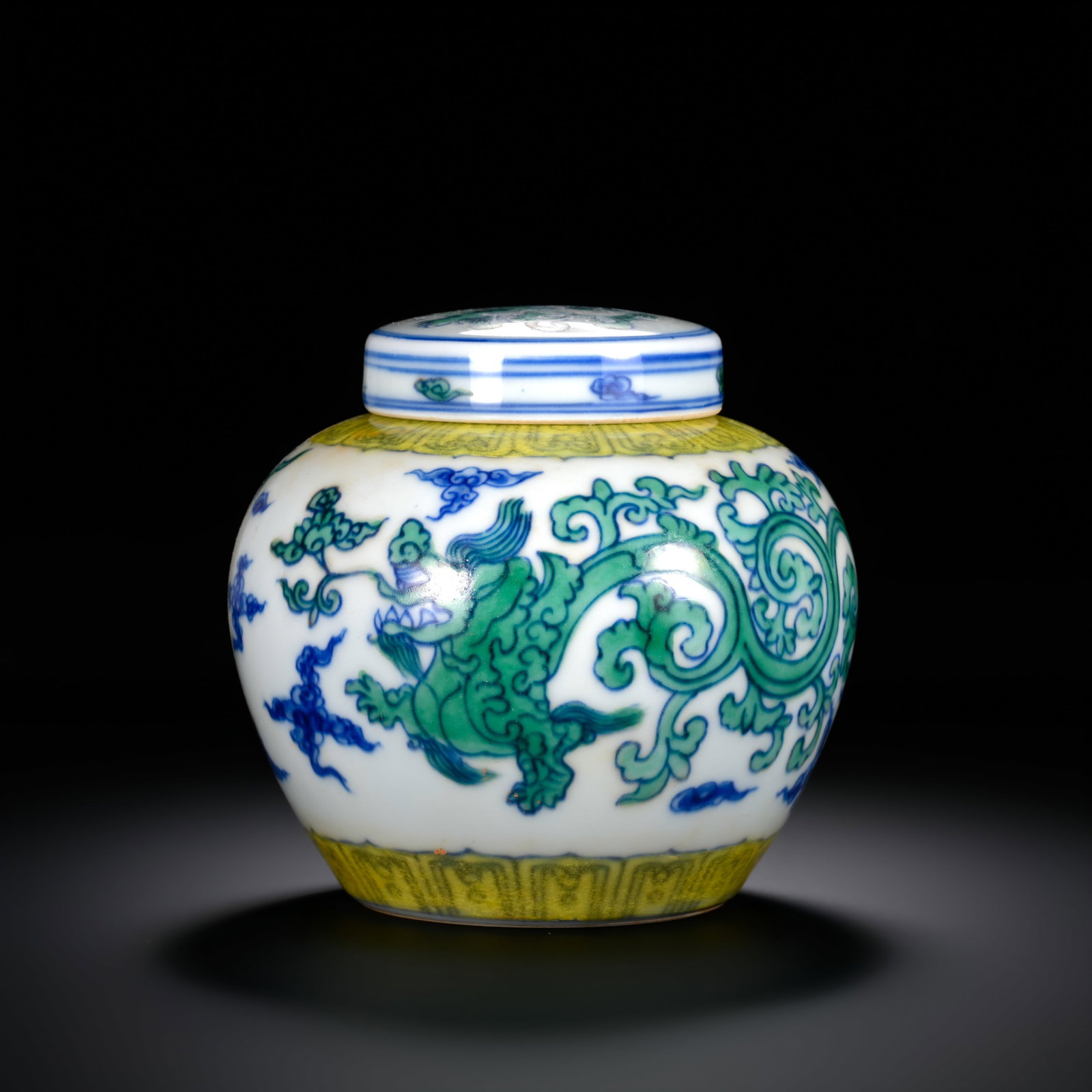 Qing Dynasty Doucai Kui Dragon Pattern Covered Jar: H. 11cm.W.12cm.
