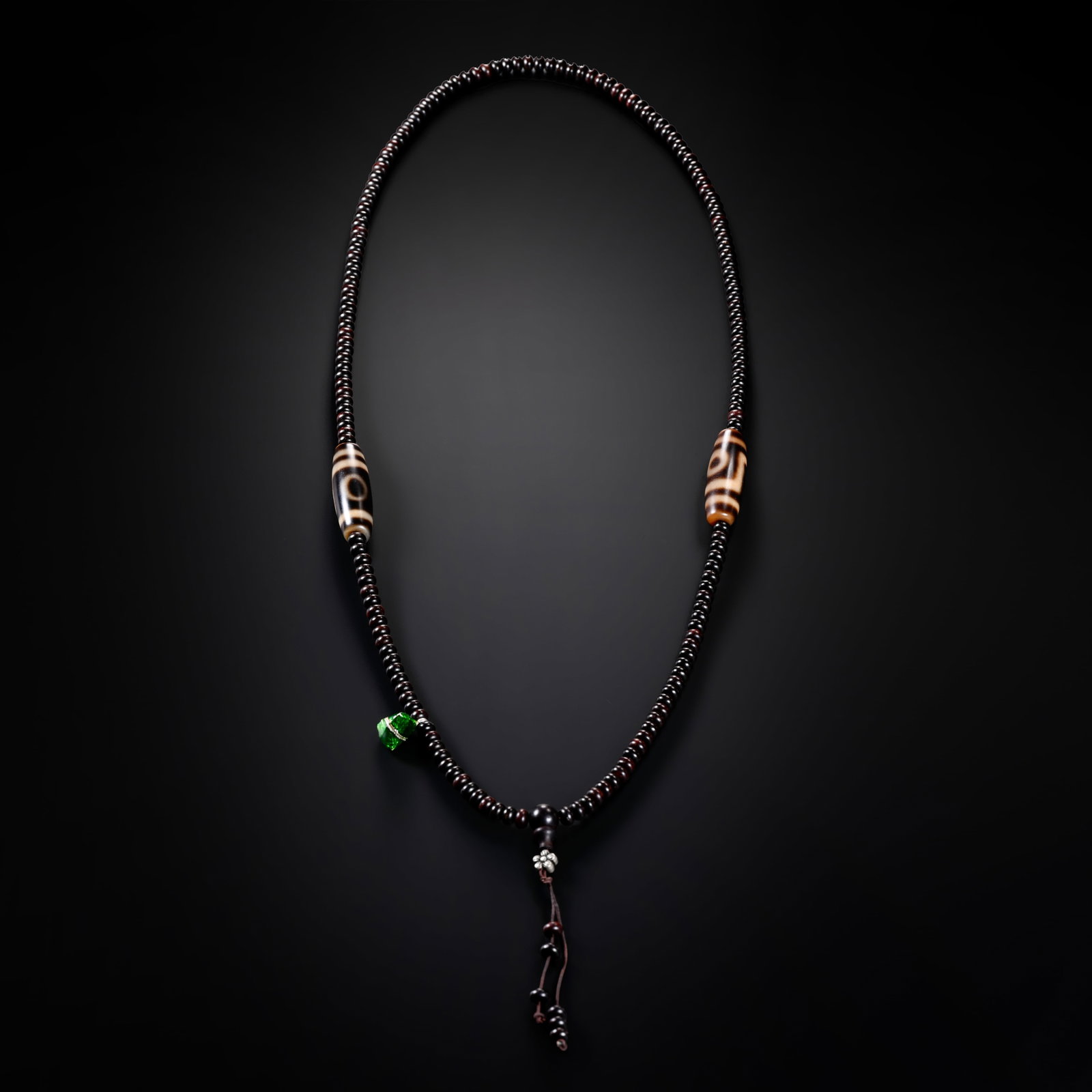 Dzi Bead Necklace: H. 1.2cm.W.3.4cm.weight.27grams