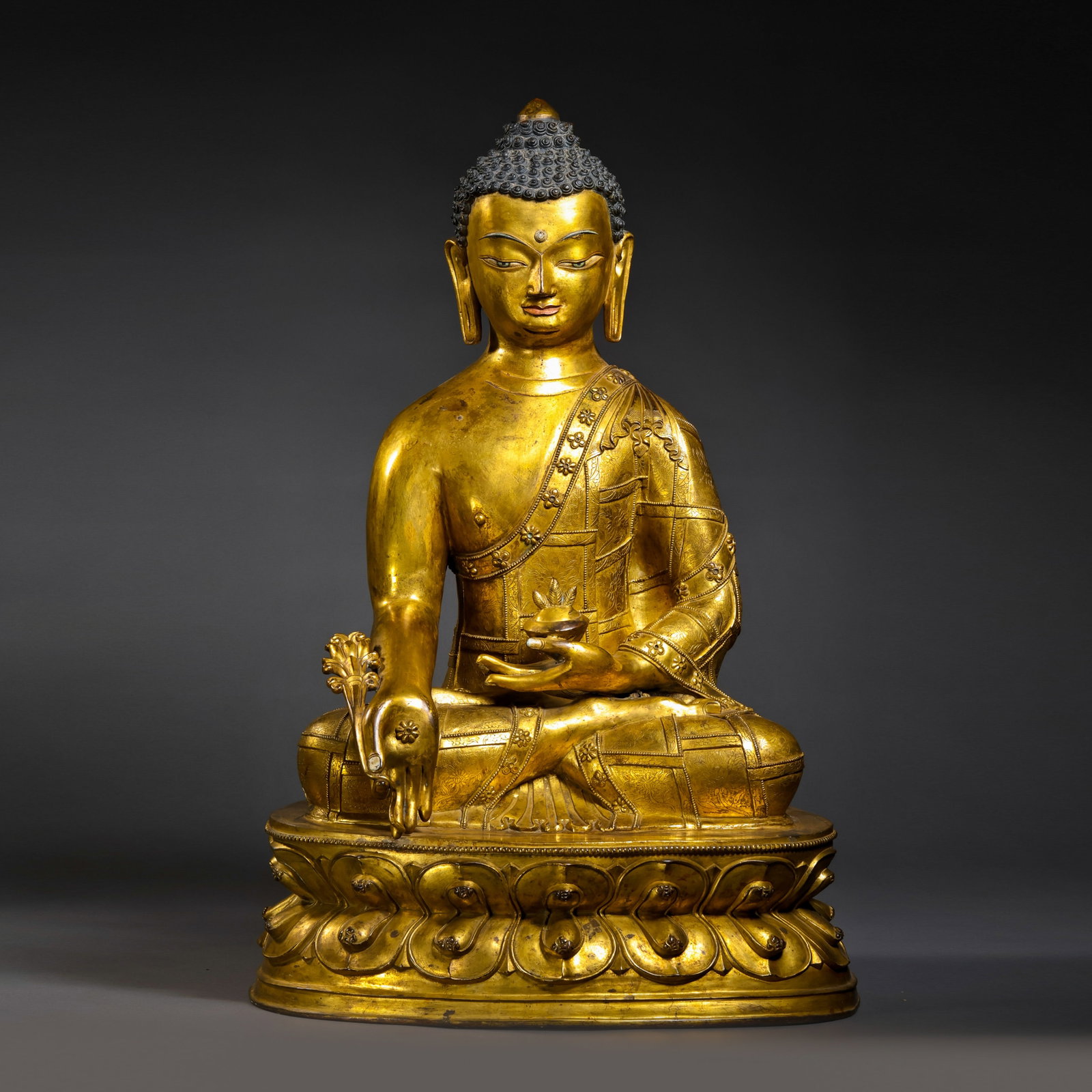 Tibetan Style Gilt-Bronze Buddha Shakyamuni: H. 31cm.W. 24.5cm.weight. 5674grams