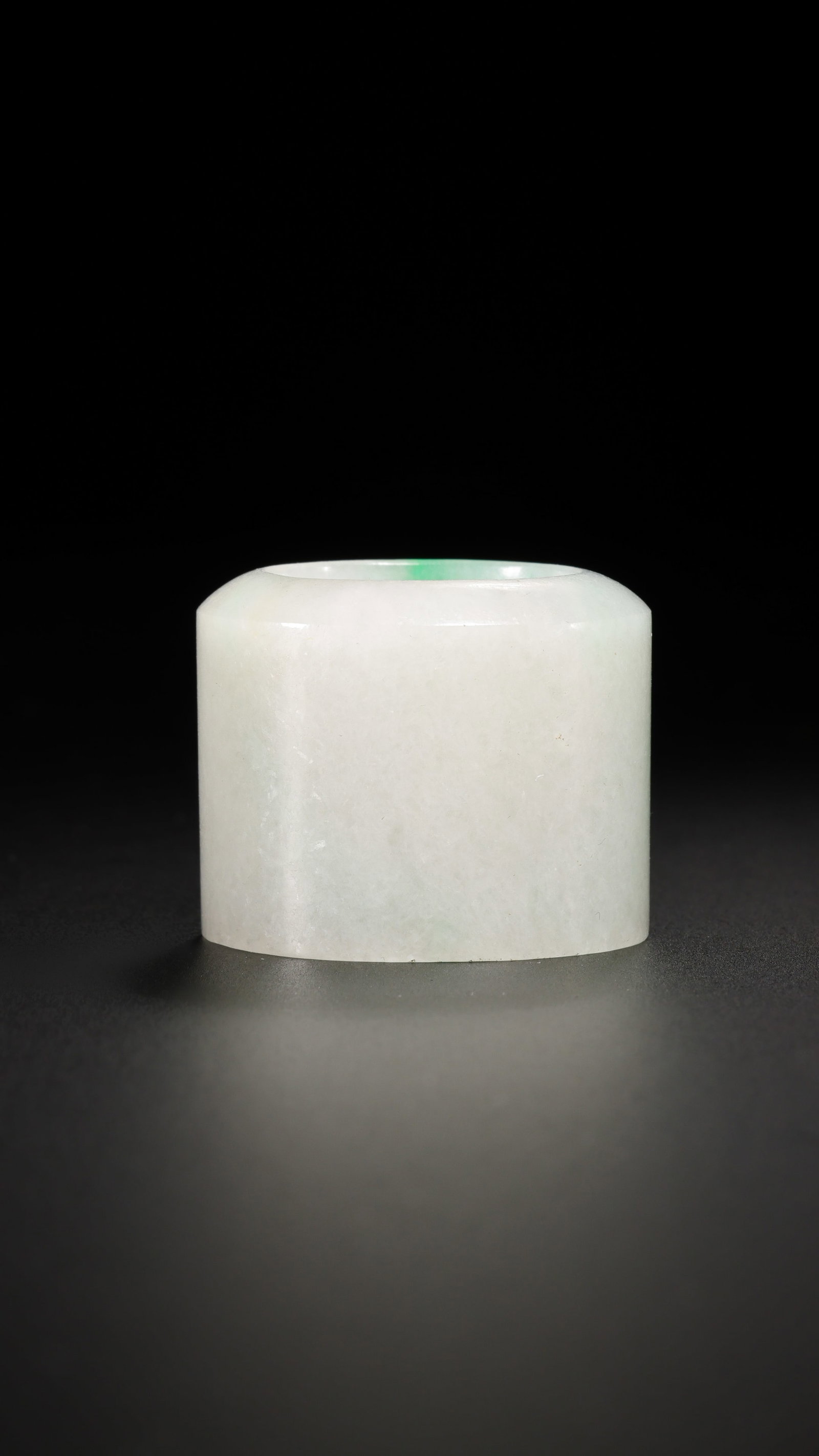 Qing Dynasty Jadeite Thumb Ring - 3