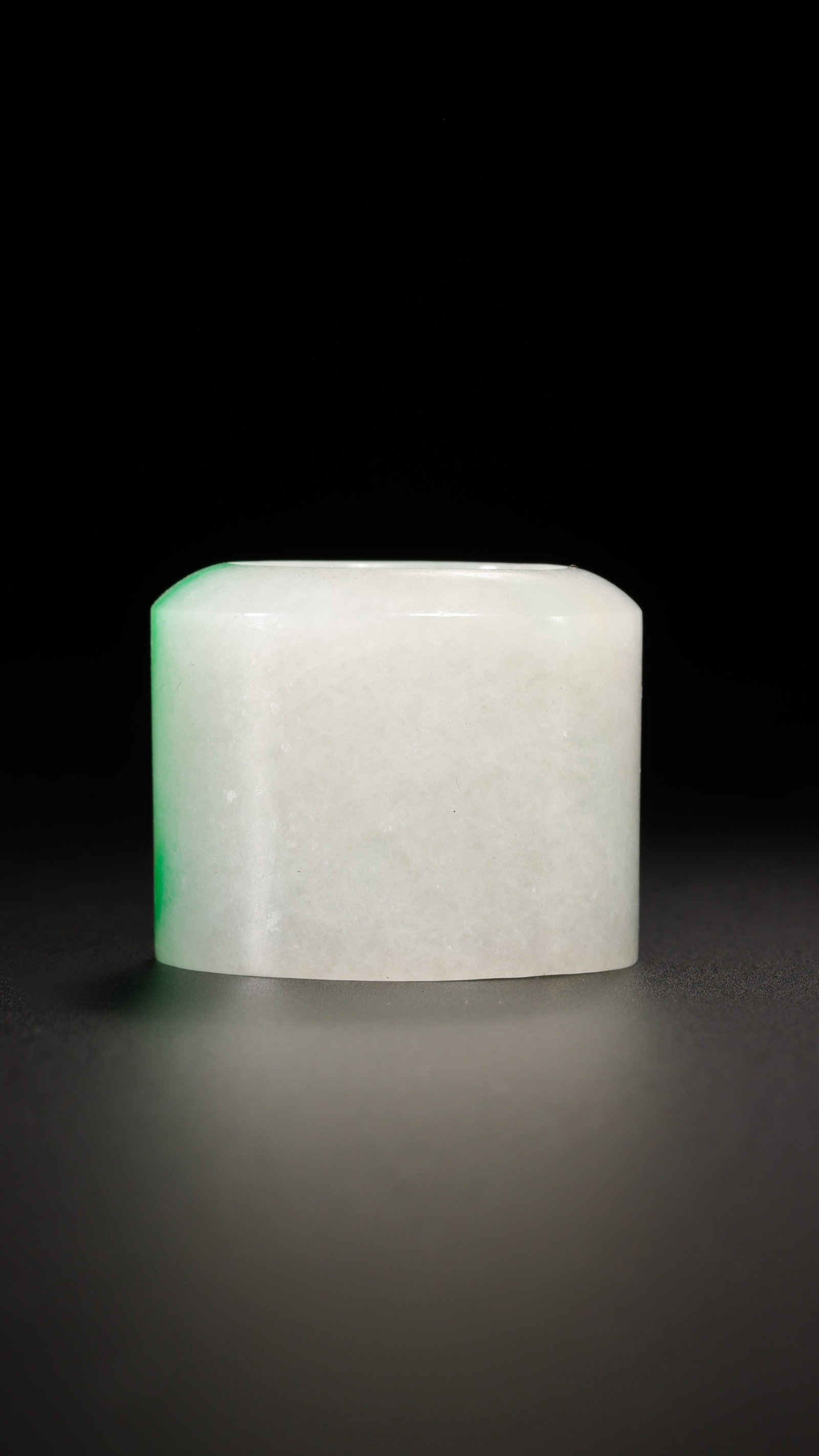 Qing Dynasty Jadeite Thumb Ring - 4
