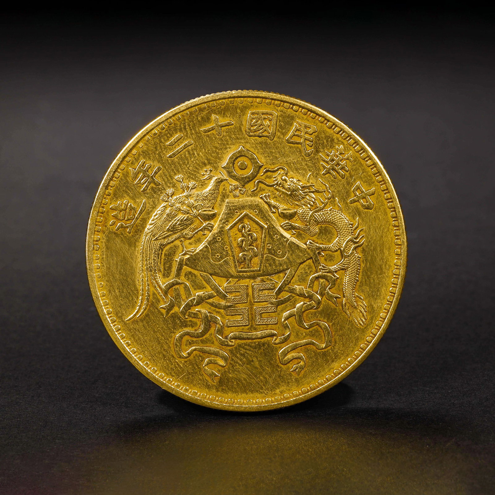 Republic of China Gold Coin: D. 3.9cm.weight. 37grams