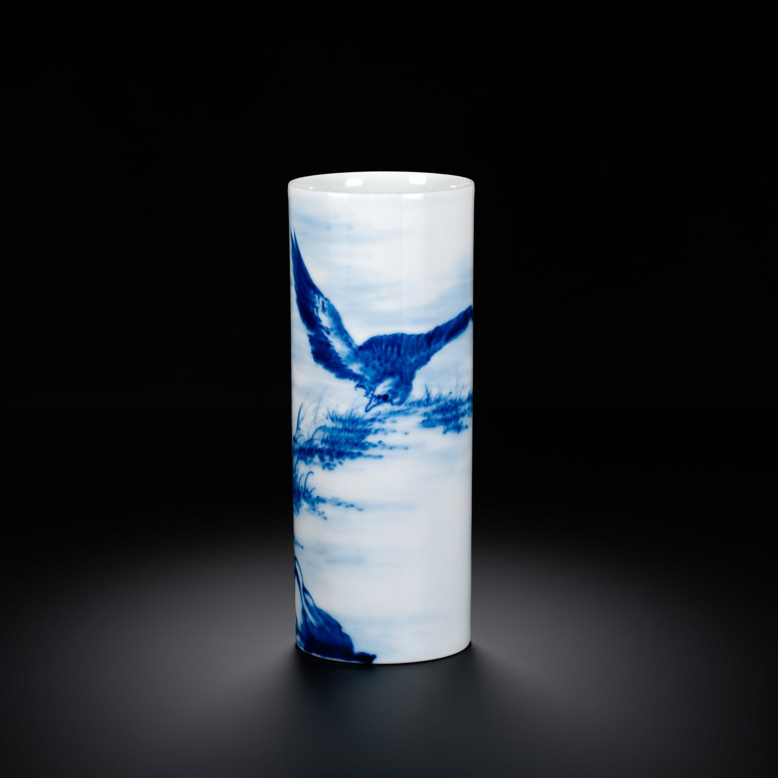 Qing Dynasty Underglaze Blue Eagle Brush Pot: H. 15cm.W.5.8cm.