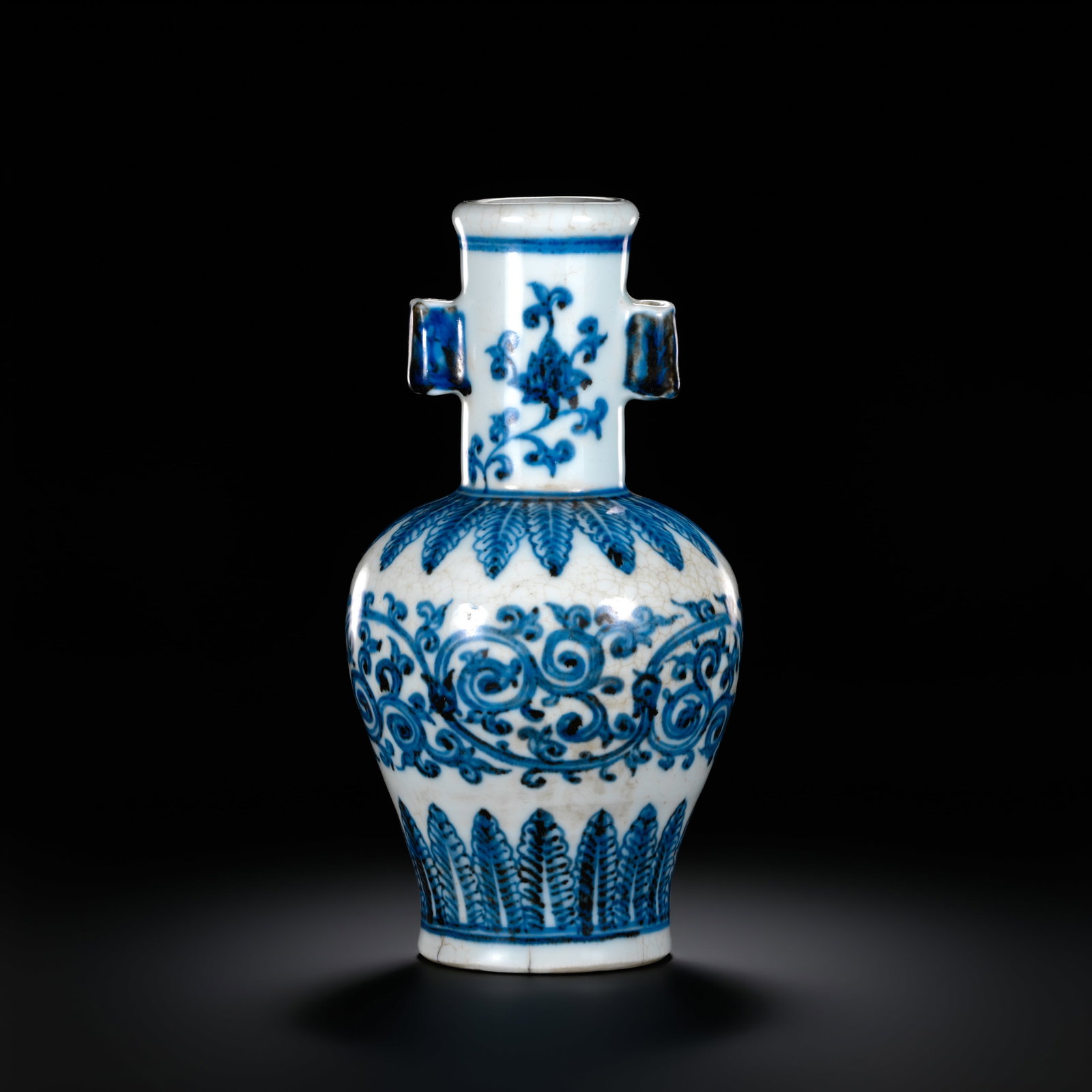 Qing Dynasty Underglaze Blue Interlocking Floral Guan-Er Vase: H. 18.5cm.W.10cm.
