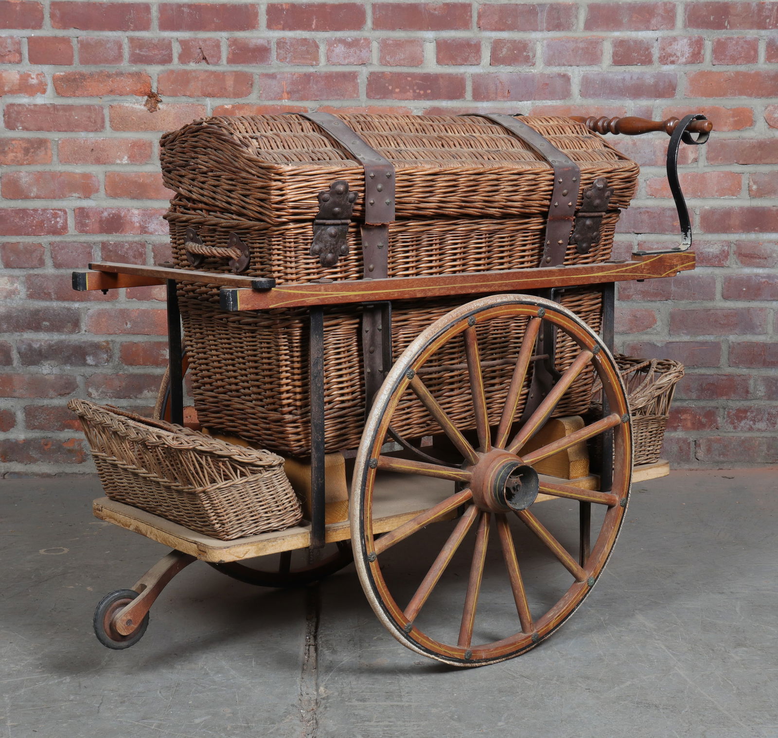 Wicker Wine Basket and Cart: Wicker wine basket with multiple compartments, removable trays and cutlery storage for entertaining and picnicking.