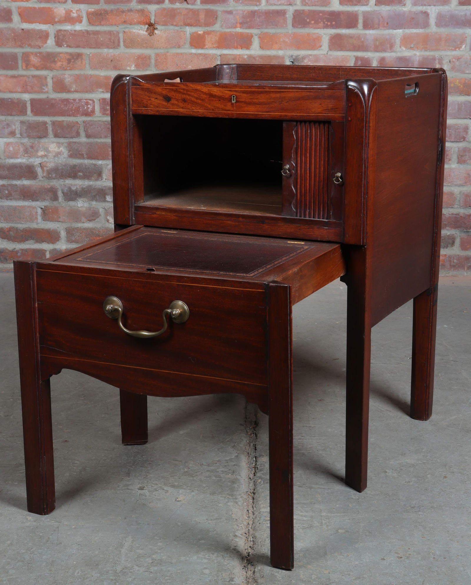 Georgian Bedside Table in Mahogany (1 of 17)
